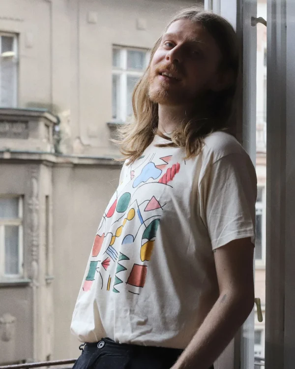 Colored drawing basic t-shirt