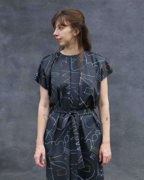 Dark drawing loose dress