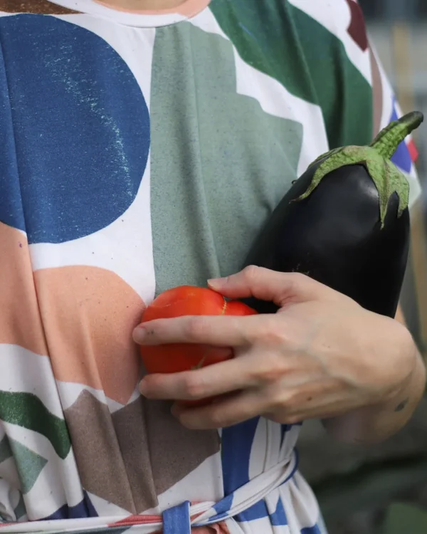 Color shapes loose dress