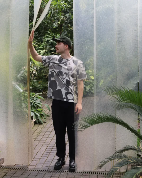 Grey shapes unisex t-shirt