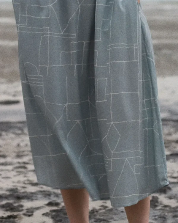 White drawing skirt