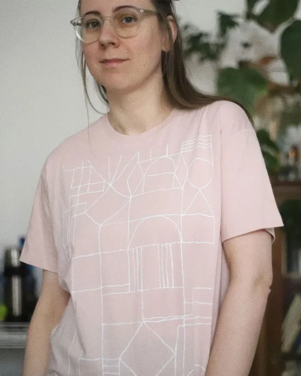 White drawing basic t-shirt
