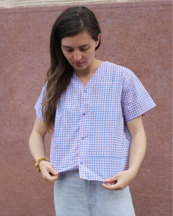 Grid woman pink shirt