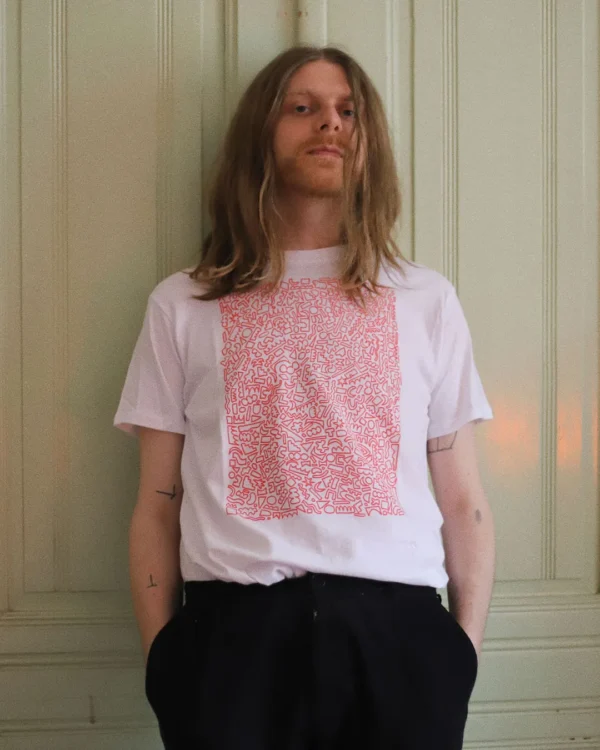 Red shapes basic t-shirt