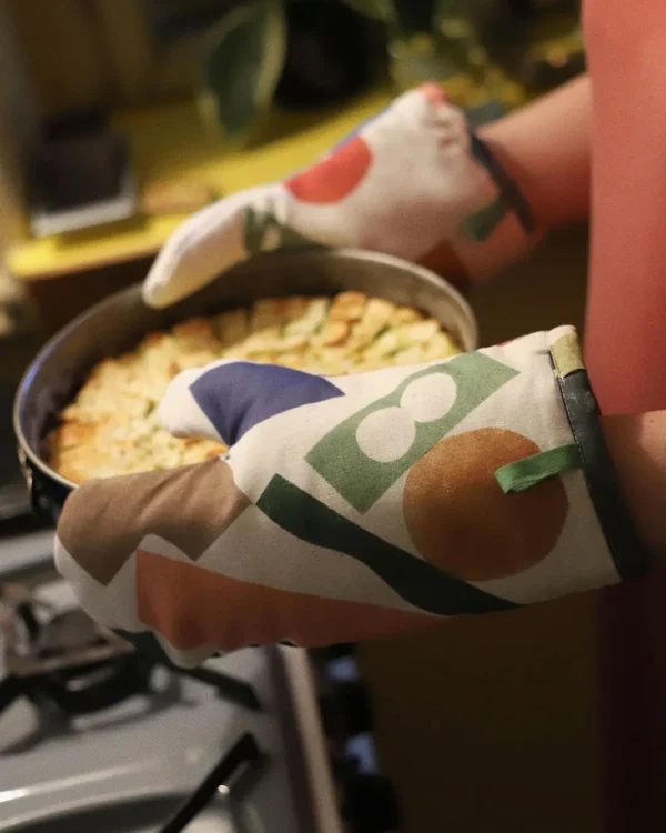 Color shapes cooking glove
