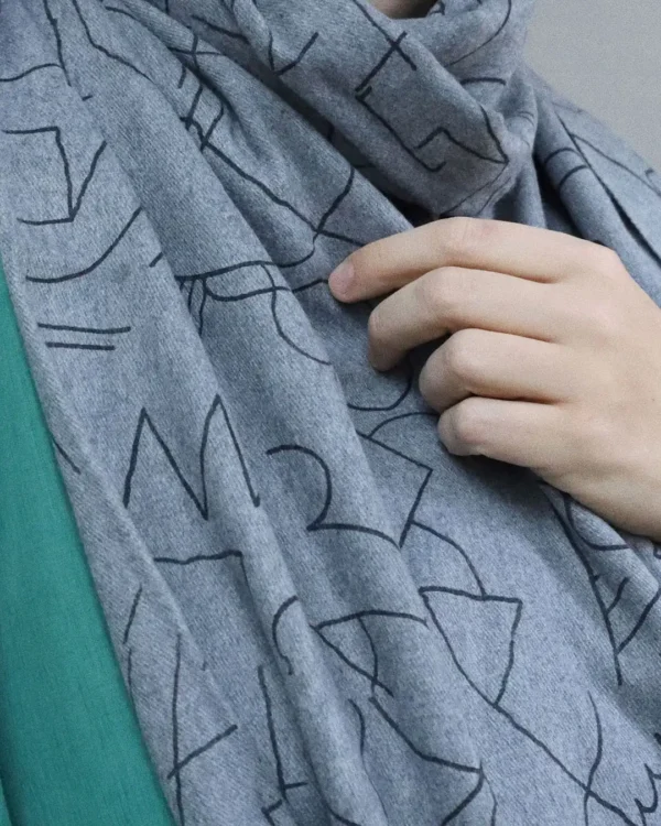 Drawing dark grey scarf