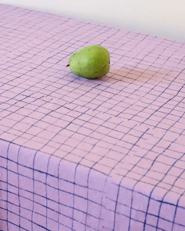 Grid lila table cloth