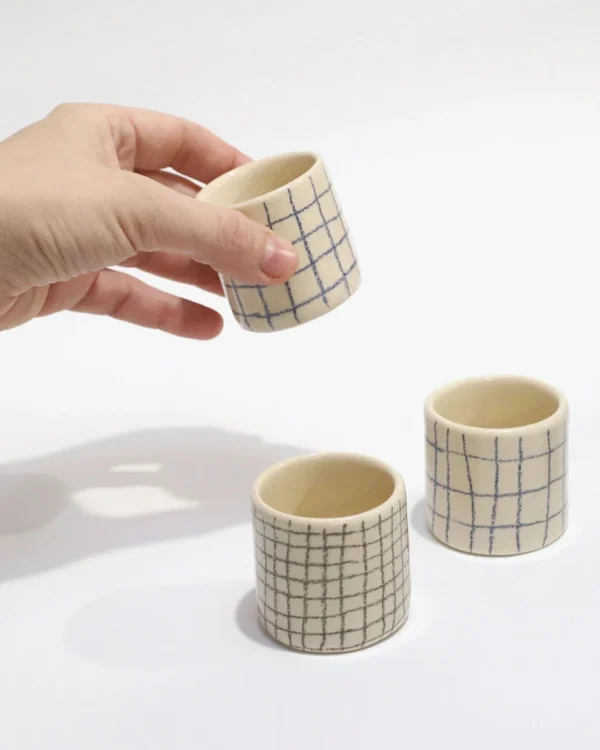Black grid mini cup
